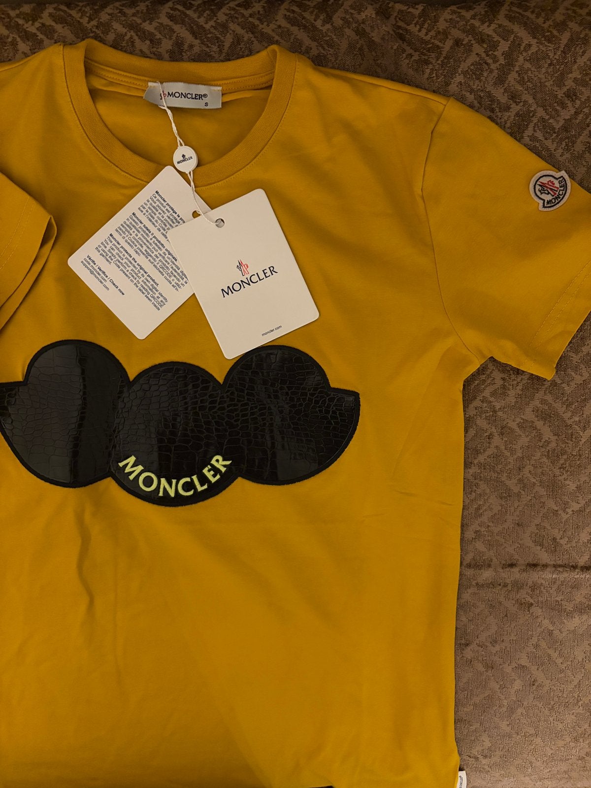 Moncler, Geel, Nieuw, Ophalen of Verzenden, Korte mouw
