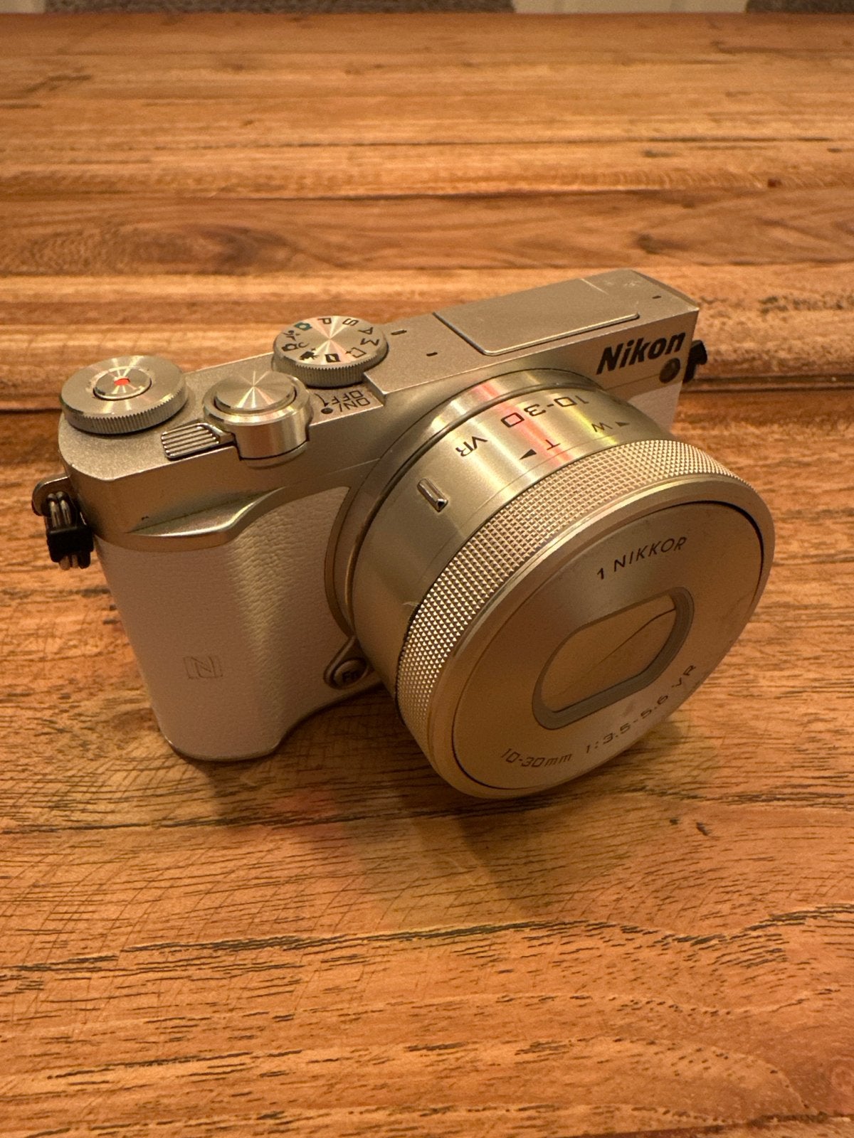 Nikon 1 J5 Systeemcamera met 10-30mm lens, Audio, Tv en Foto, Fotocamera's Digitaal, Beeldstabilisatie, Ophalen of Verzenden, Zo goed als nieuw