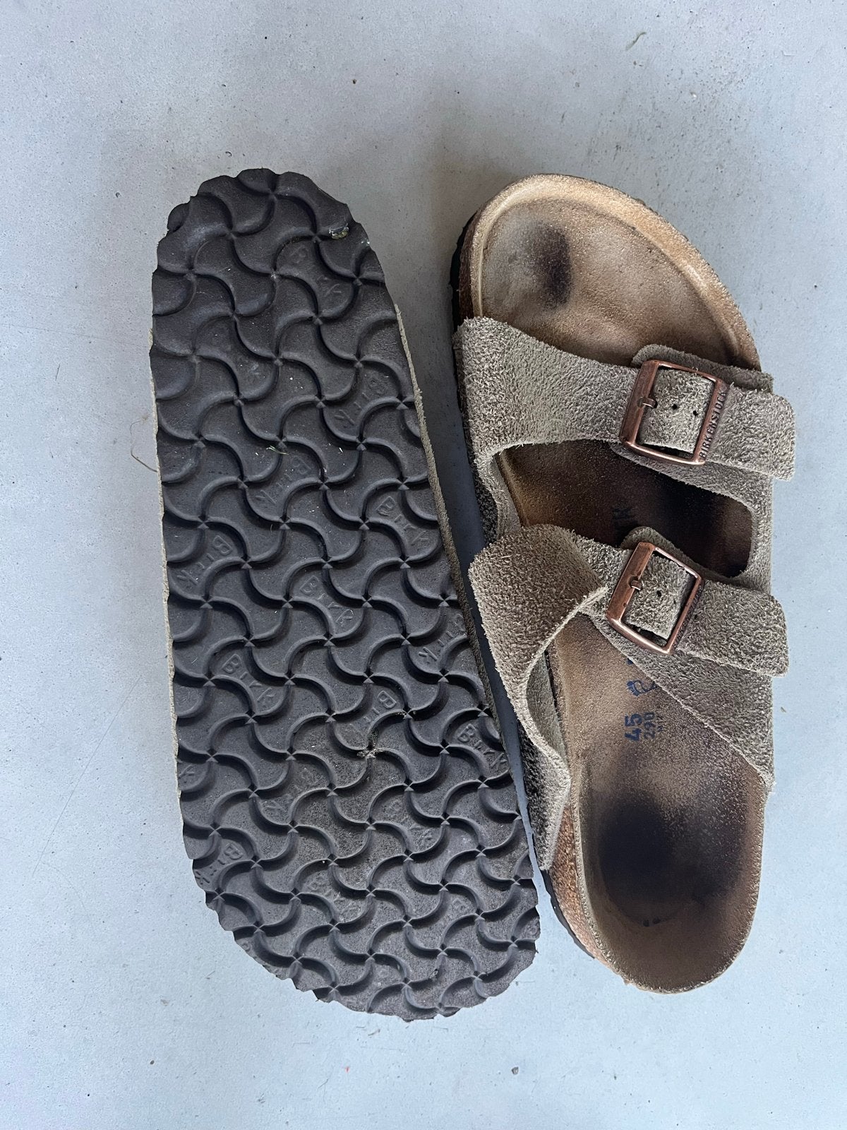 Birkenstock Arizona suède grijze sandalen maat 45, Ophalen of Verzenden, Gedragen, Grijs, Sandalen of Muiltjes