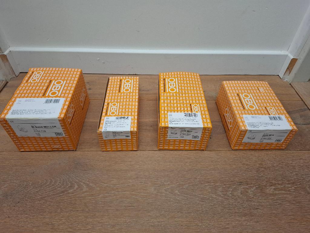 OBO - Kabelbuisklem/Sokkelklem/Opbouwklem/Quick-klem - NIEUW, Doe-het-zelf en Verbouw, IJzerwaren en Bevestigingsmiddelen, Nieuw