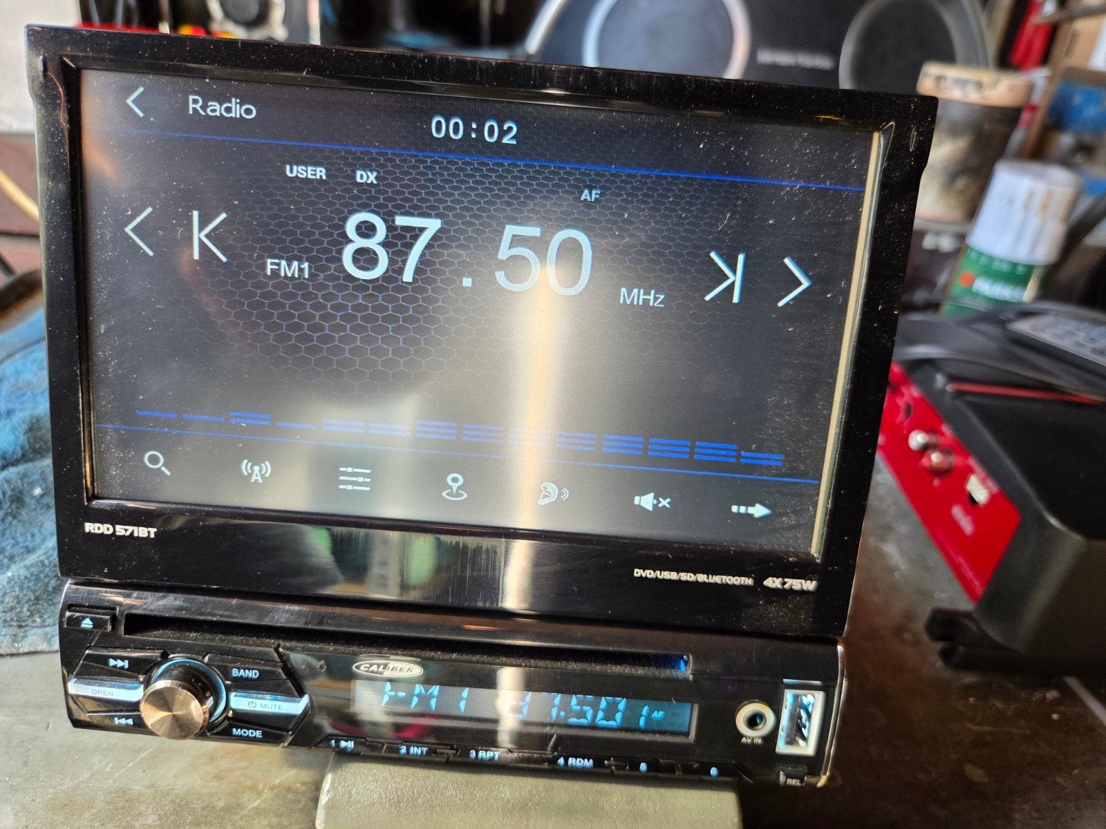 Caliber autoradio met klapscherm en Pioneer versterker, Auto diversen, Ophalen, Gebruikt