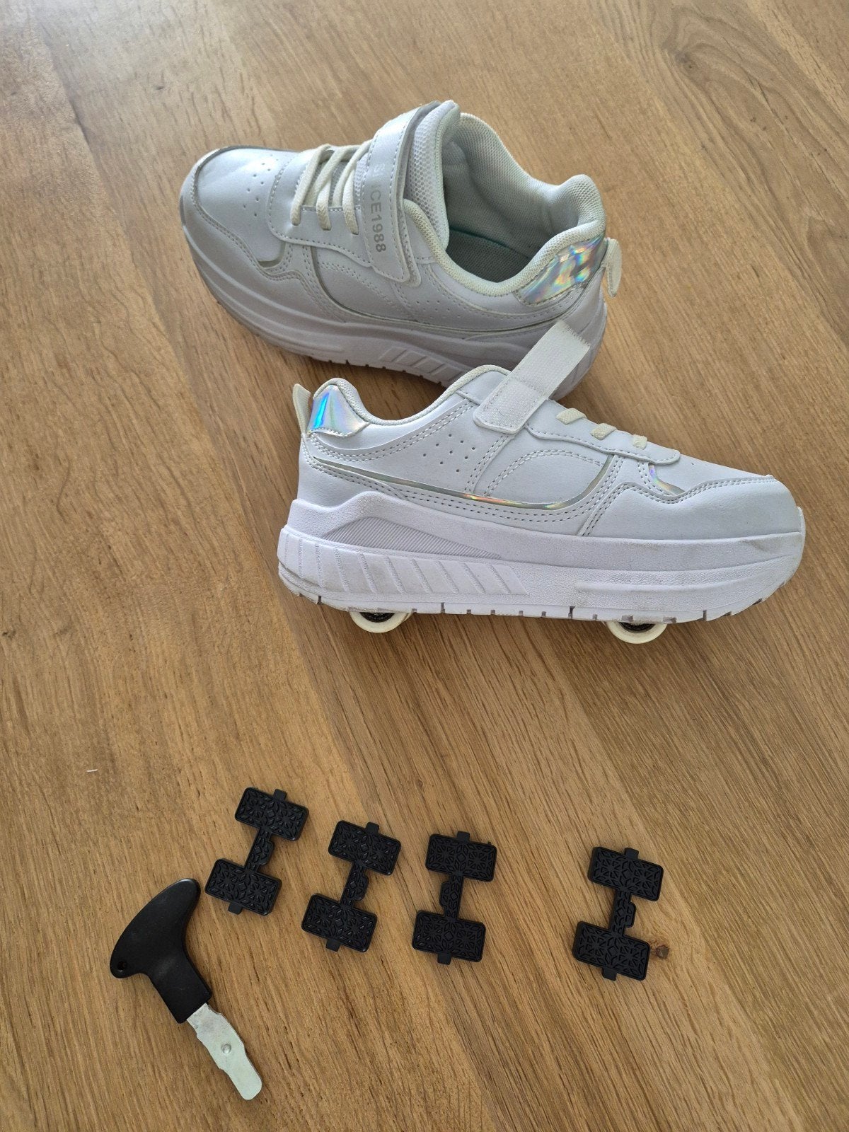 Witte rolschoenen maat 35 - wielen uitneembaar, Ophalen of Verzenden, Gebruikt, Kinderen