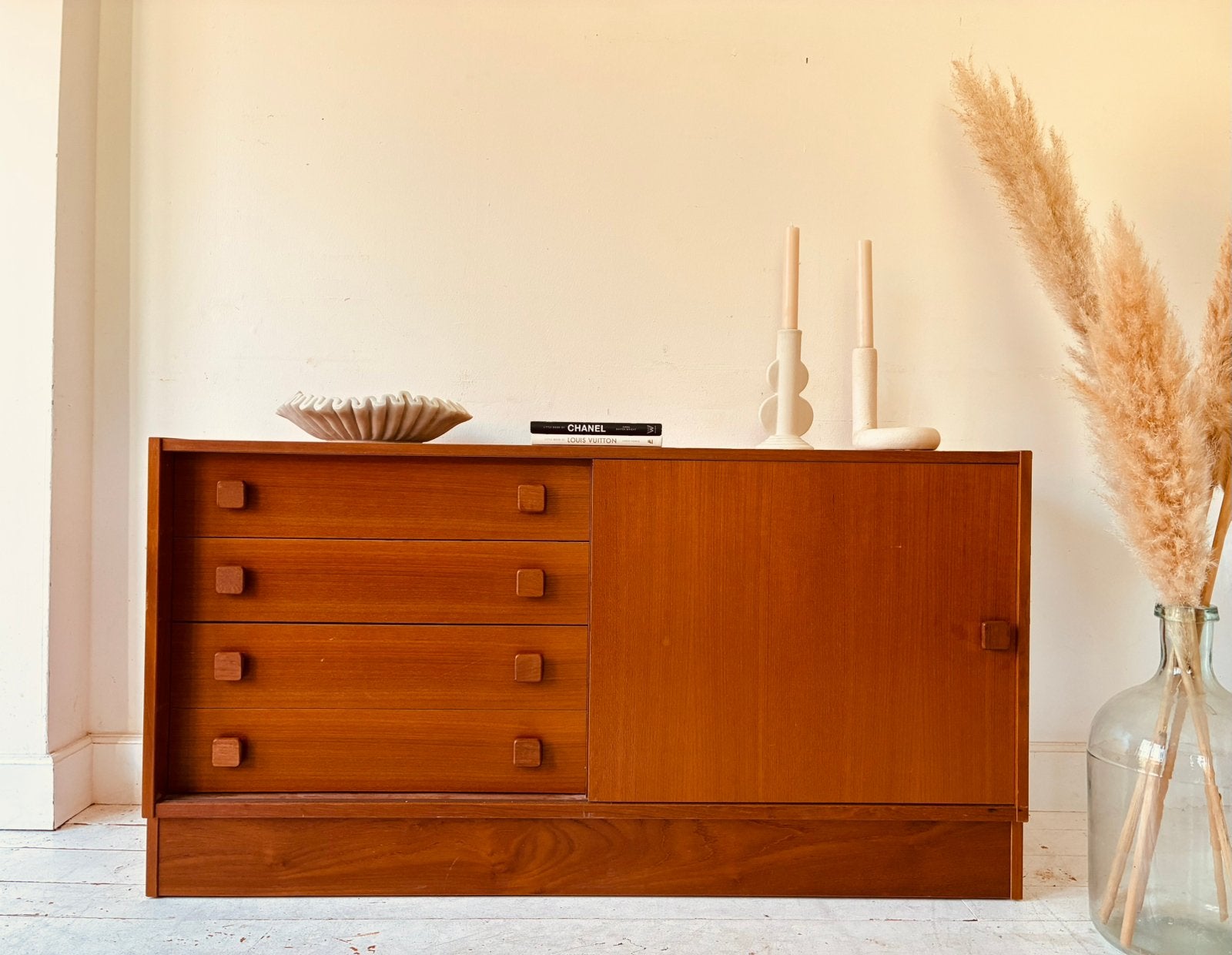 Vintage retro dressoir tv meubel Deens design jaren 50, Huis en Inrichting, Kasten | Dressoirs, Ophalen, Gebruikt, 100 tot 150 cm