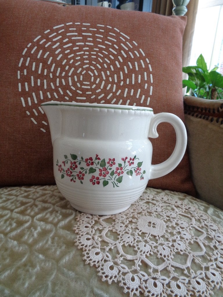 Brocante Kan met Rode Bloemen ** Mimosa **, Antiek en Kunst, Antiek | Servies los, Ophalen of Verzenden