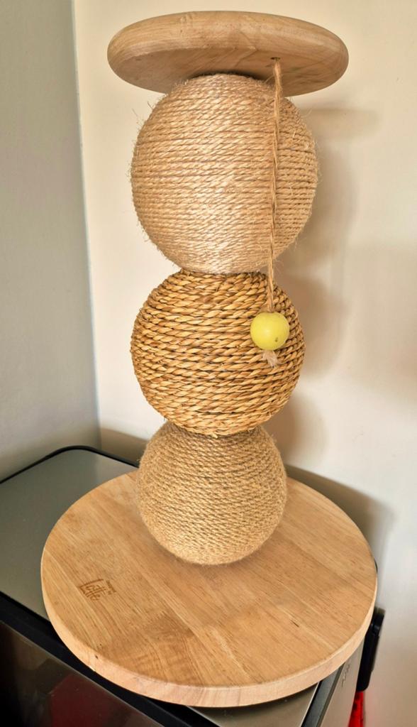 Designed by Lotte Krabbal Elio voor Katten, Dieren en Toebehoren, Ophalen, Zo goed als nieuw, Krabpaal