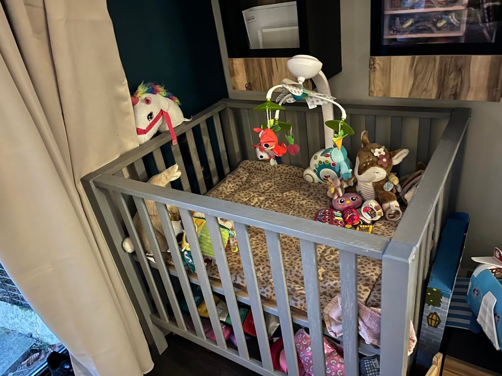 Leuke box met evt muziek mobiel, Kinderen en Baby's, Boxen, Ophalen, Gebruikt, Vierkant