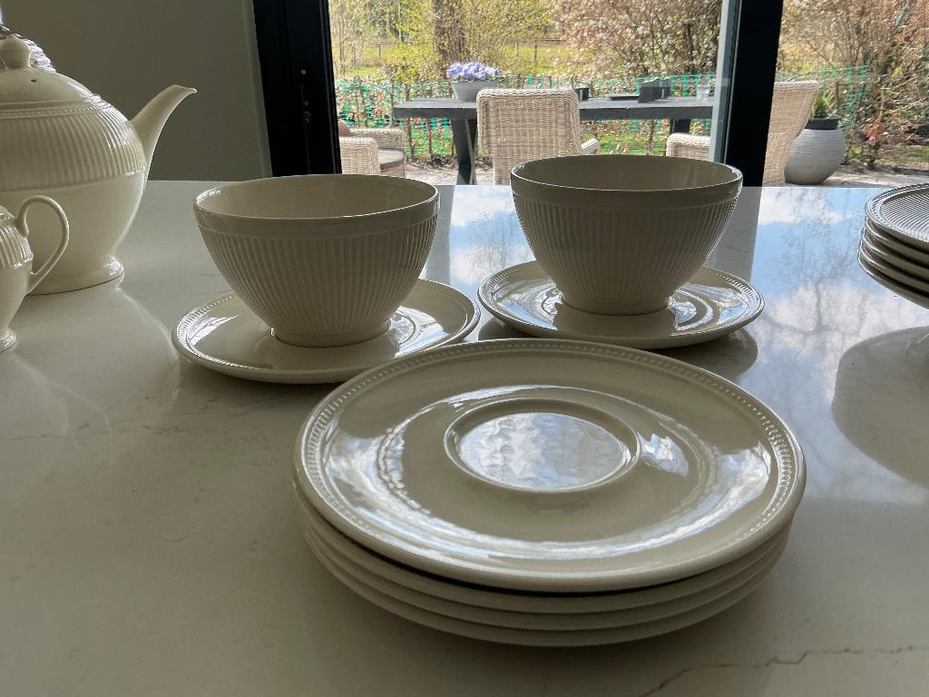 Wedgwood Soepkommen of salade met schotel, Ophalen of Verzenden, Zo goed als nieuw, Porselein, Kom(men)