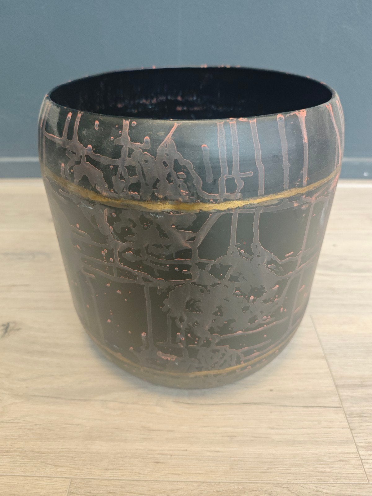 Set van 3 decoratieve stalen bloempotten, zwart met rood/gou, Ophalen, Gebruikt, Rond, Metaal