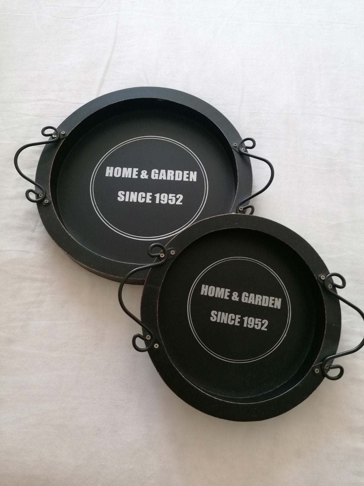 2 DIENBLADEN (GLOEDNIEUW)., Huis en Inrichting, Woonaccessoires | Dienbladen, Met opstaande rand, Rond, Nieuw, Ophalen of Verzenden