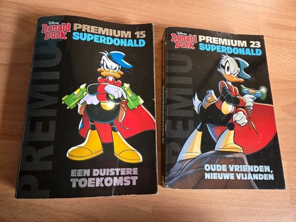 Donald Duck Premium Superdonald 15 en 23, Meerdere stripboeken, Ophalen of Verzenden, Gelezen