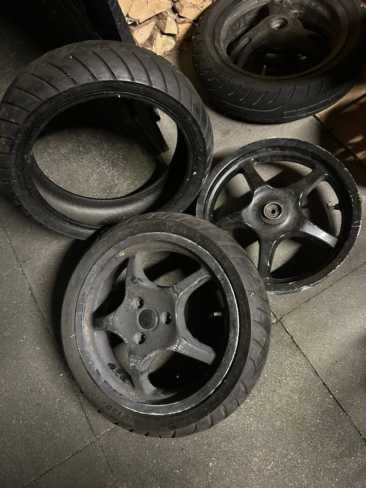 Yamaha aerox wielen met banden, Ophalen