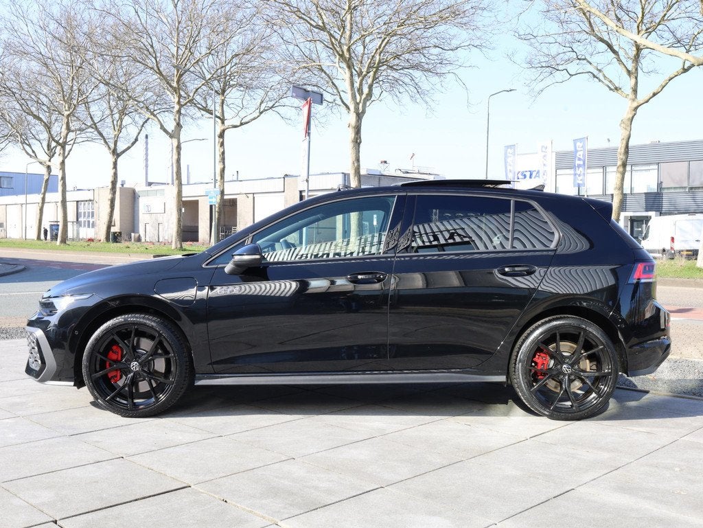Volkswagen Golf GTE 1.5 272PK | Panodak | Head-up | 19" | Ke, Stof, 4 cilinders, Plug-in hybride, 1700 kg