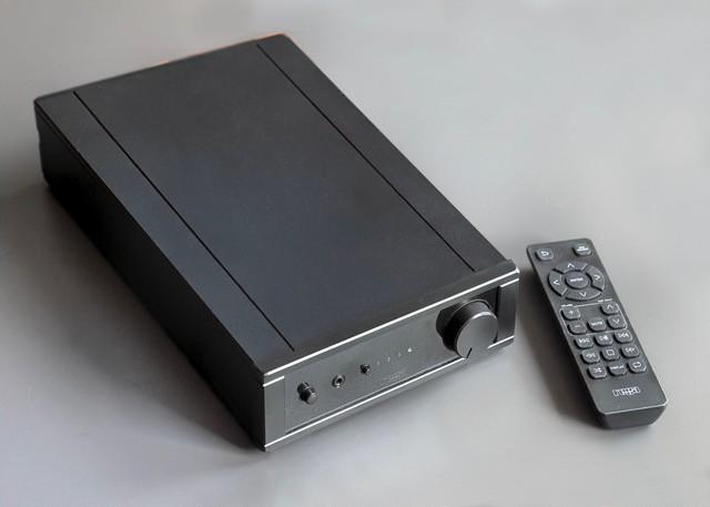 Rega IO versterker, Audio, Tv en Foto, Versterkers en Receivers, Overige merken, Ophalen of Verzenden, Zo goed als nieuw, Minder dan 60 watt