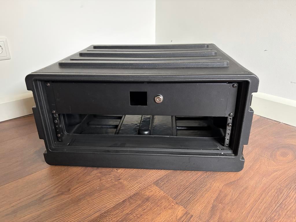 SKB 4HE Rolling Roto Rack Flightcase met 2HE Racklade, Ophalen of Verzenden, Gebruikt, Speaker of Versterker, Flightcase