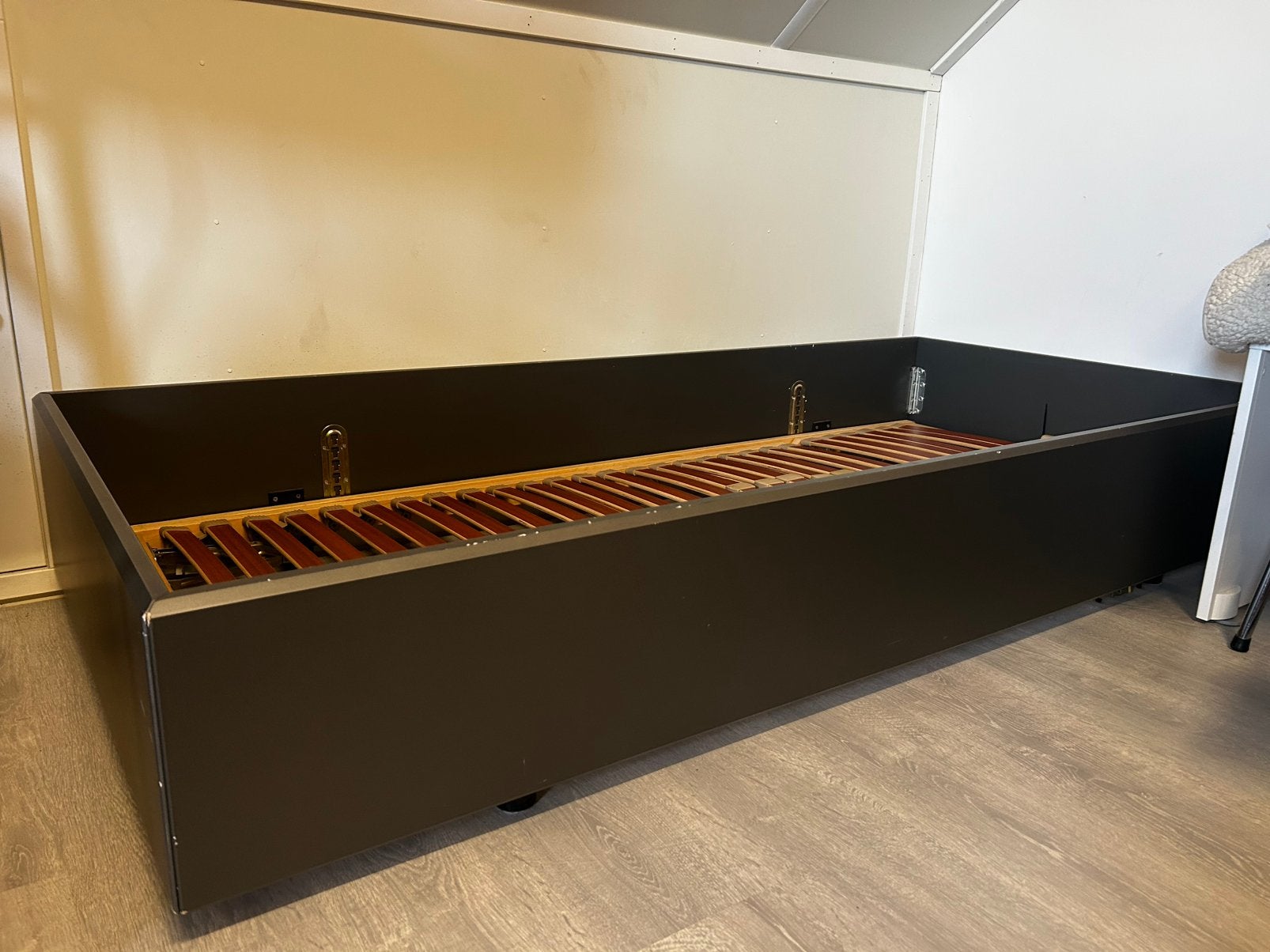 Eenpersoonsbed incl bedbodem, gratis in Varsseveld., Gebruikt, 90 cm, Eenpersoons, Ophalen of Verzenden