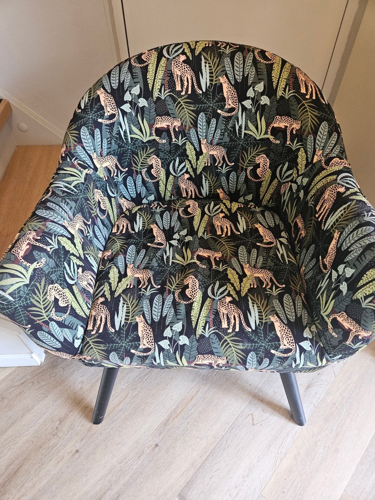 Leuke fauteuil met jungleprint en luipaarden, Ophalen, Gebruikt, Stof, 50 tot 75 cm