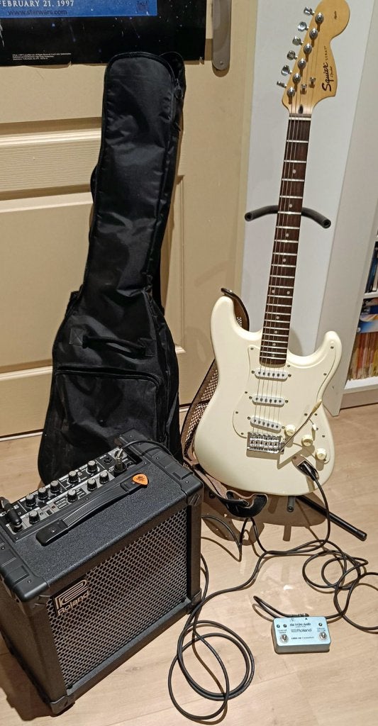 set Fender Squier Strat gitaar + Roland Cube 30 amp + tas, Ophalen, Fender, Met versterker, Zo goed als nieuw