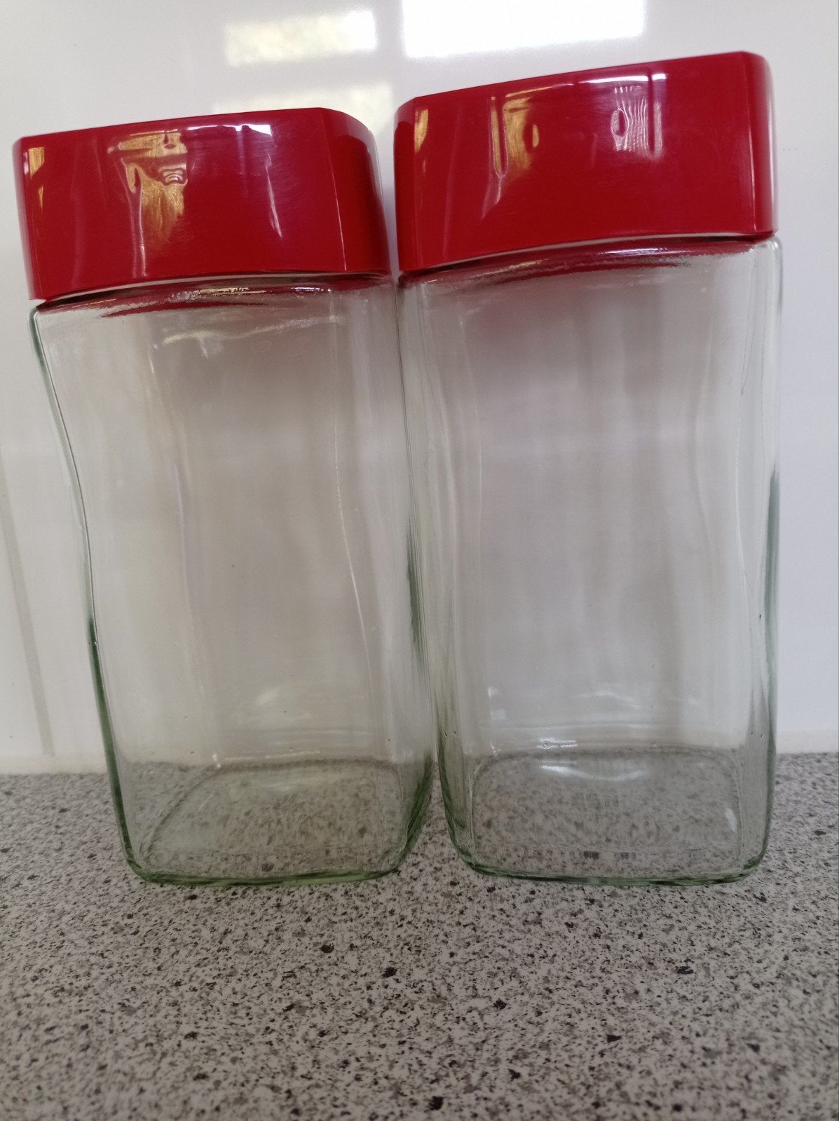 gratis rechthoekige glazen potten met rood deksel, Ophalen