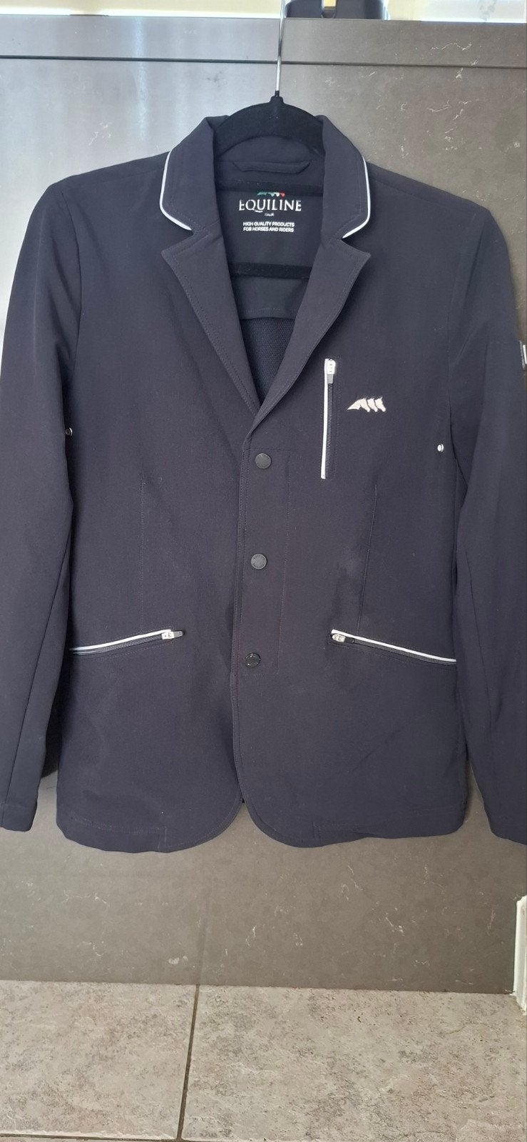 Equiline Wedstrijdjasje Donkerblauw - Maat XS, Dieren en Toebehoren, Paardrijkleding, Blauw, Dressuur, Ophalen of Verzenden, Zo goed als nieuw