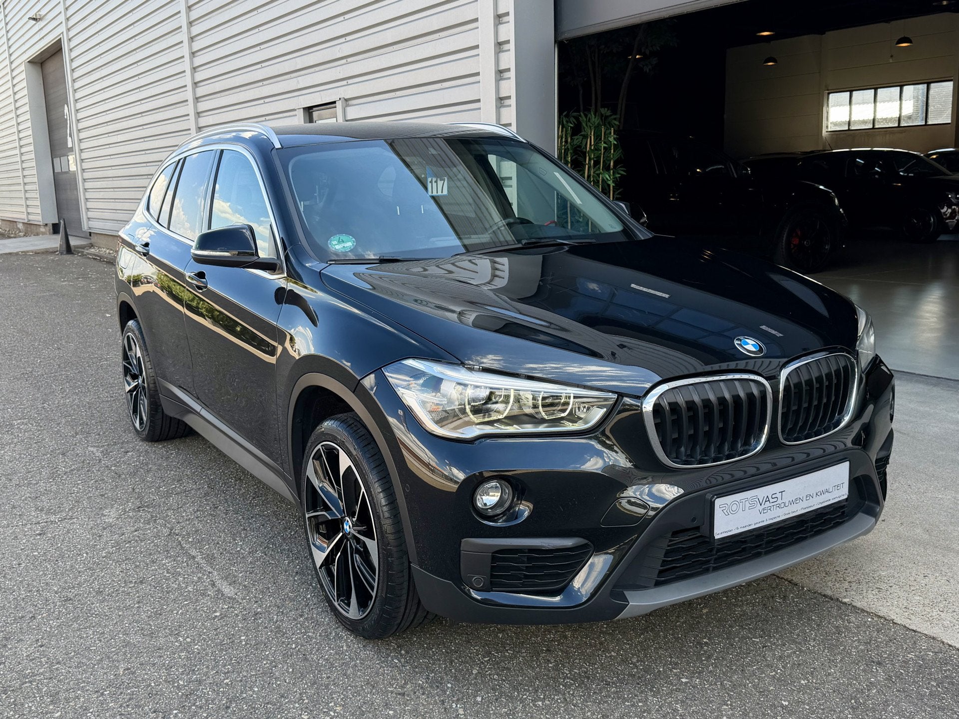 BMW X1 xDrive20i Exe Aut Navi|LED|Cruis|PDC|Camera Zwart, Auto's, 1998 cc, Stof, Gebruikt, Huisgarantie