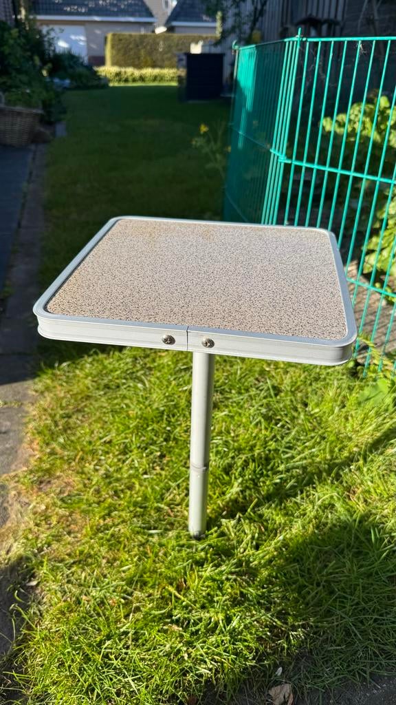 Compacte campingtafeltje, Caravans en Kamperen, Kampeermeubelen, Ophalen of Verzenden, Gebruikt, Campingtafel