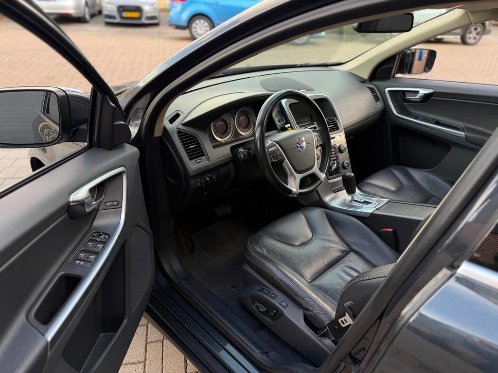 Volvo XC60 3.0 T6 AWD 4x4 305PK Momentum Automaat Panorama D, Automaat, Euro 5, Gebruikt, 1738 kg