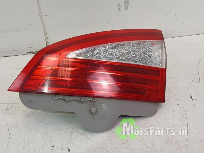 Achterlicht rechts van een Ford Mondeo, Gebruikt, -, -, Ophalen of Verzenden