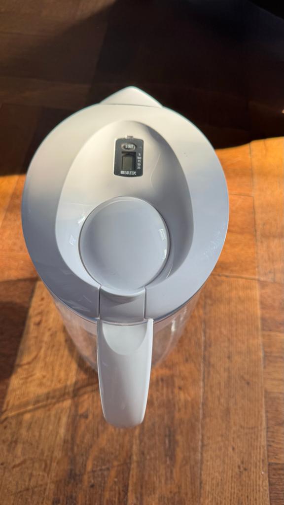 BRITA waterfilterkan met filterindicator, Ophalen of Verzenden, Zo goed als nieuw