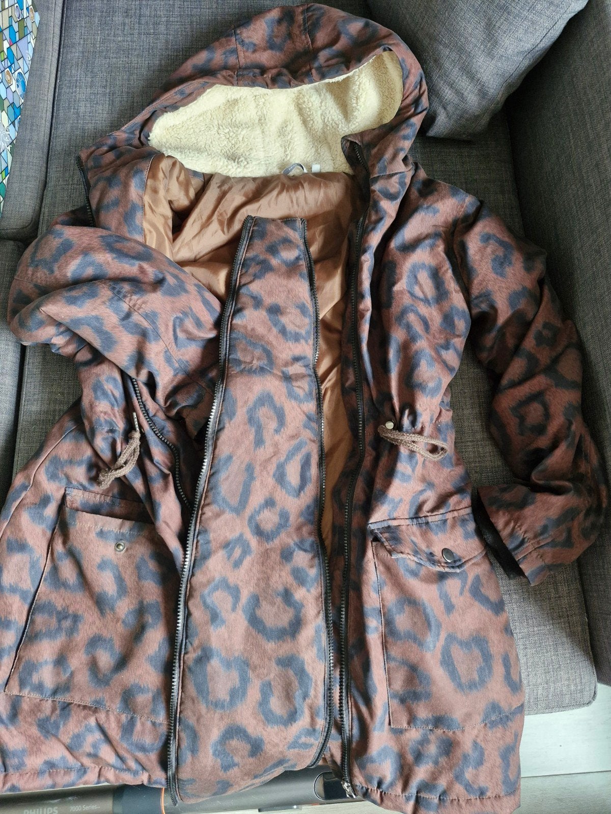 Warme zwangerschaps-/draagjas met luipaardprint - Maat M, Maat 38/40 (M), Bruin, Ophalen of Verzenden, Zo goed als nieuw