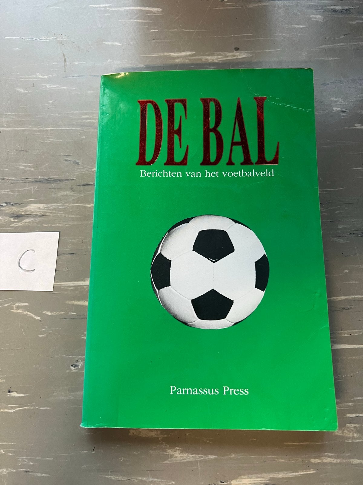 DE BAL - Berichten van het voetbalveld, Ophalen of Verzenden, Gelezen, Overige sporten
