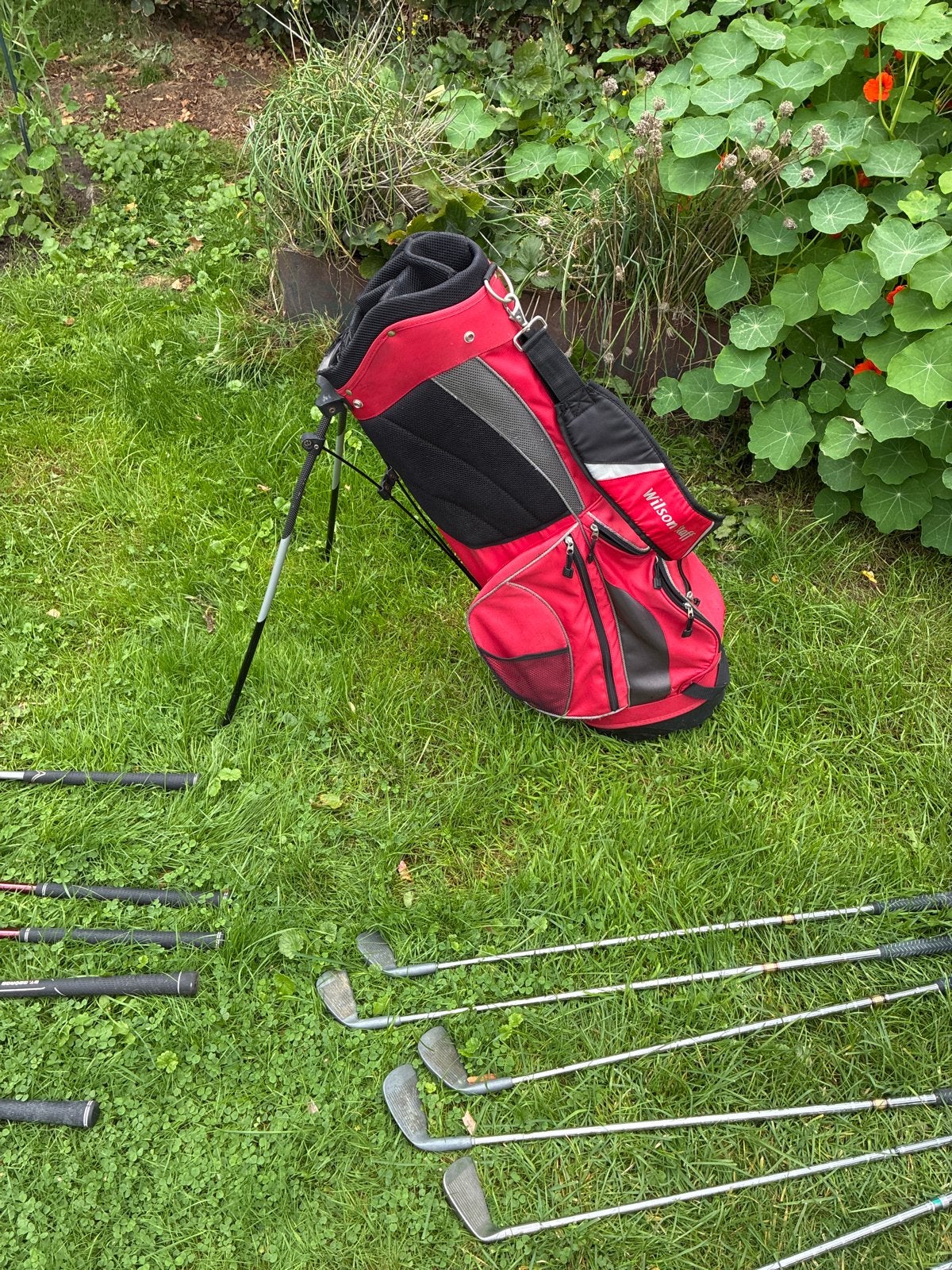 Rode golftas met diverse golfclubs (St. George, Wilson, Lynx, Sport en Fitness, Ophalen of Verzenden, Gebruikt, Set, Overige merken