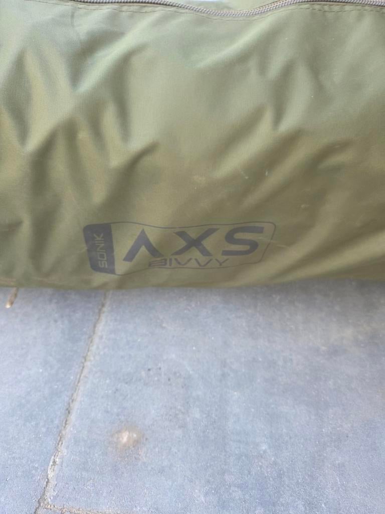Sonik AXS Bivvy - Gebruikt met licht verbogen tentstok, Ophalen of Verzenden, Gebruikt
