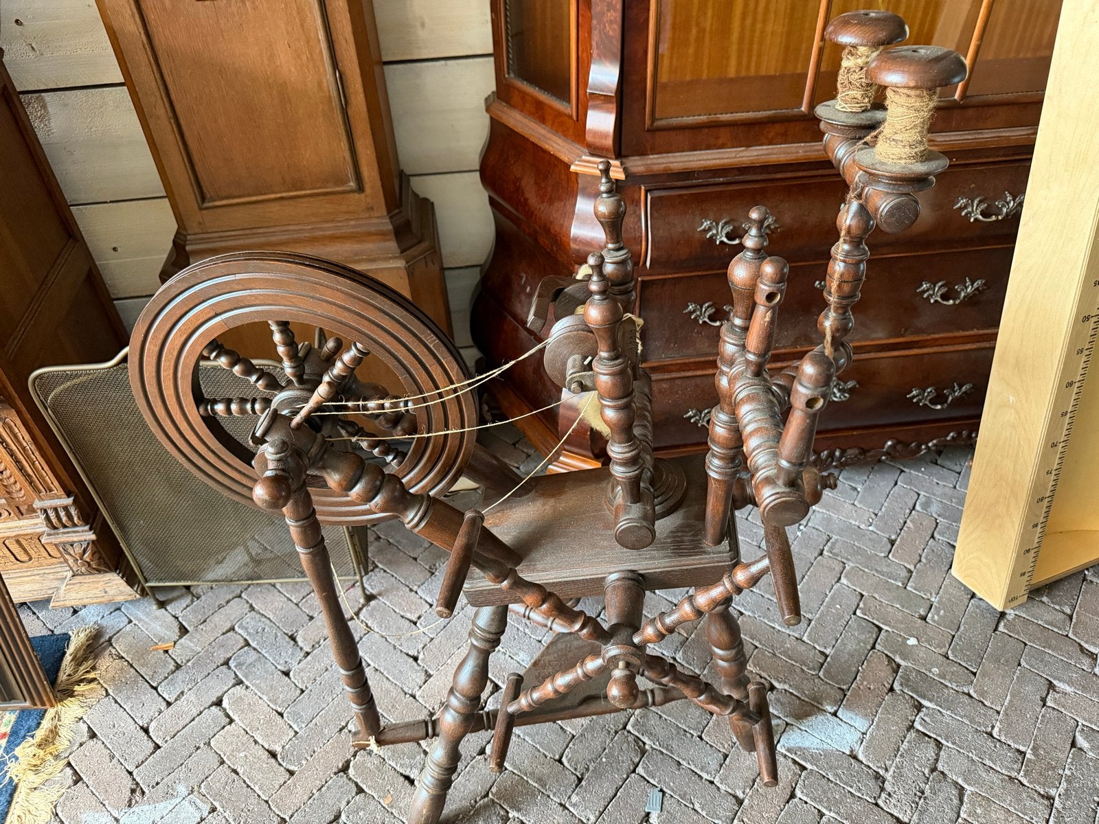 Antiek spinnewiel - Decoratief en functioneel, Ophalen of Verzenden