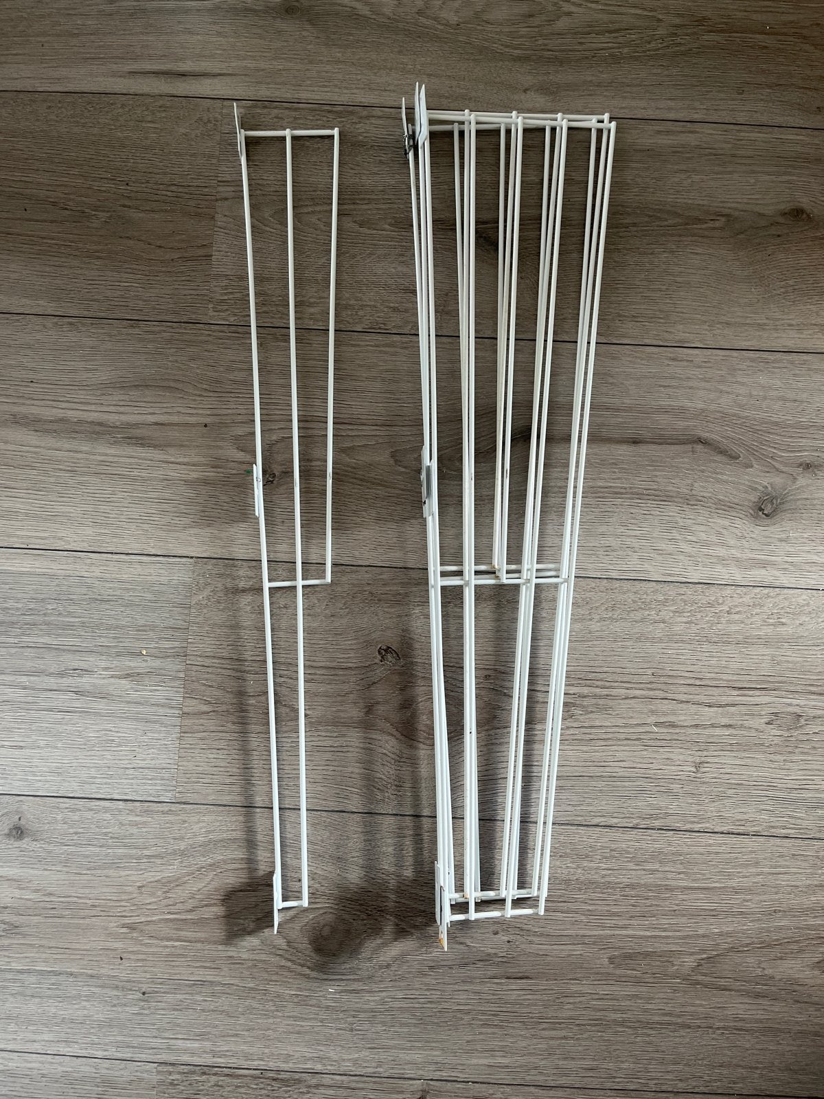 Witte metalen draadrekken voor draaikiep ramen, Doe-het-zelf en Verbouw, Ophalen, Gebruikt, Gevelraam of Ruit