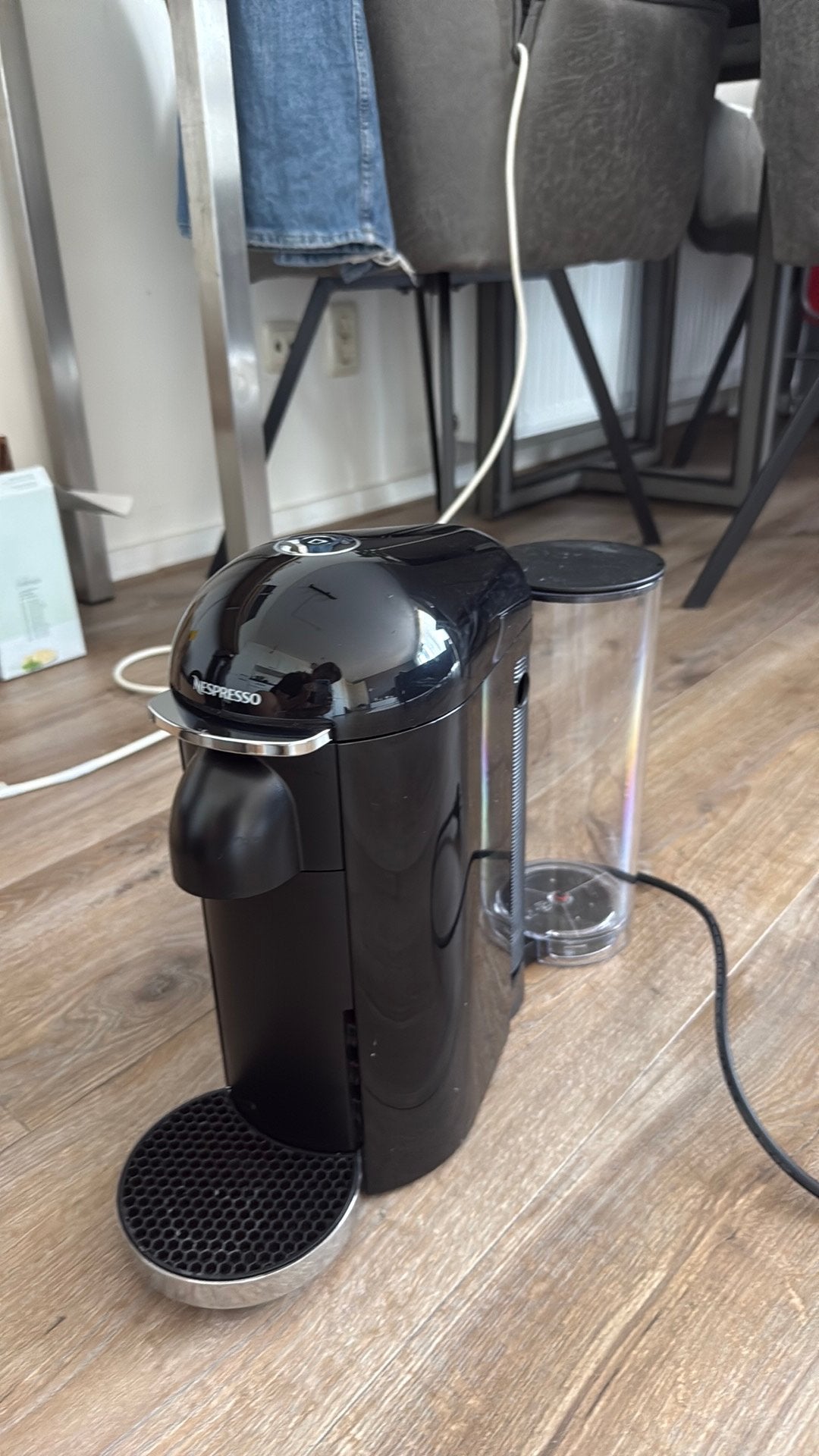 Nespresso Vertuo, Witgoed en Apparatuur, Koffiezetapparaten, Espresso apparaat, Ophalen of Verzenden, Zo goed als nieuw, Koffiepads en cups