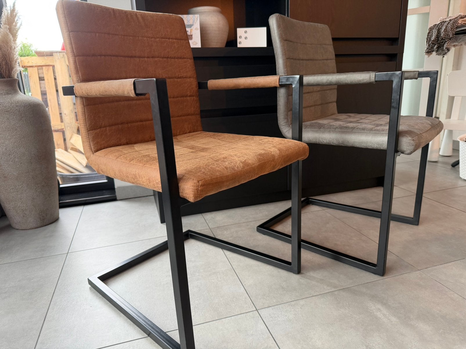 4 eetkamerstoelen als nieuw! - bruin en grijs, Ophalen, Overige kleuren, Zo goed als nieuw, Modern