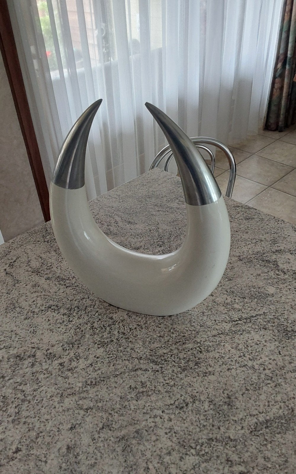 Decoratieve Hoorn Sculptuur - Wit met Zilveren Accenten, Ophalen, Zo goed als nieuw, Modern, Wit