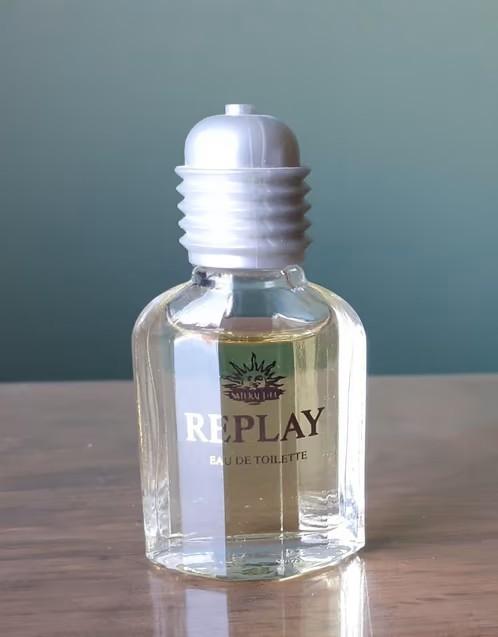 REPLAY miniatuur, Verzamelen, Ophalen of Verzenden, Zo goed als nieuw, Miniatuur, Gevuld