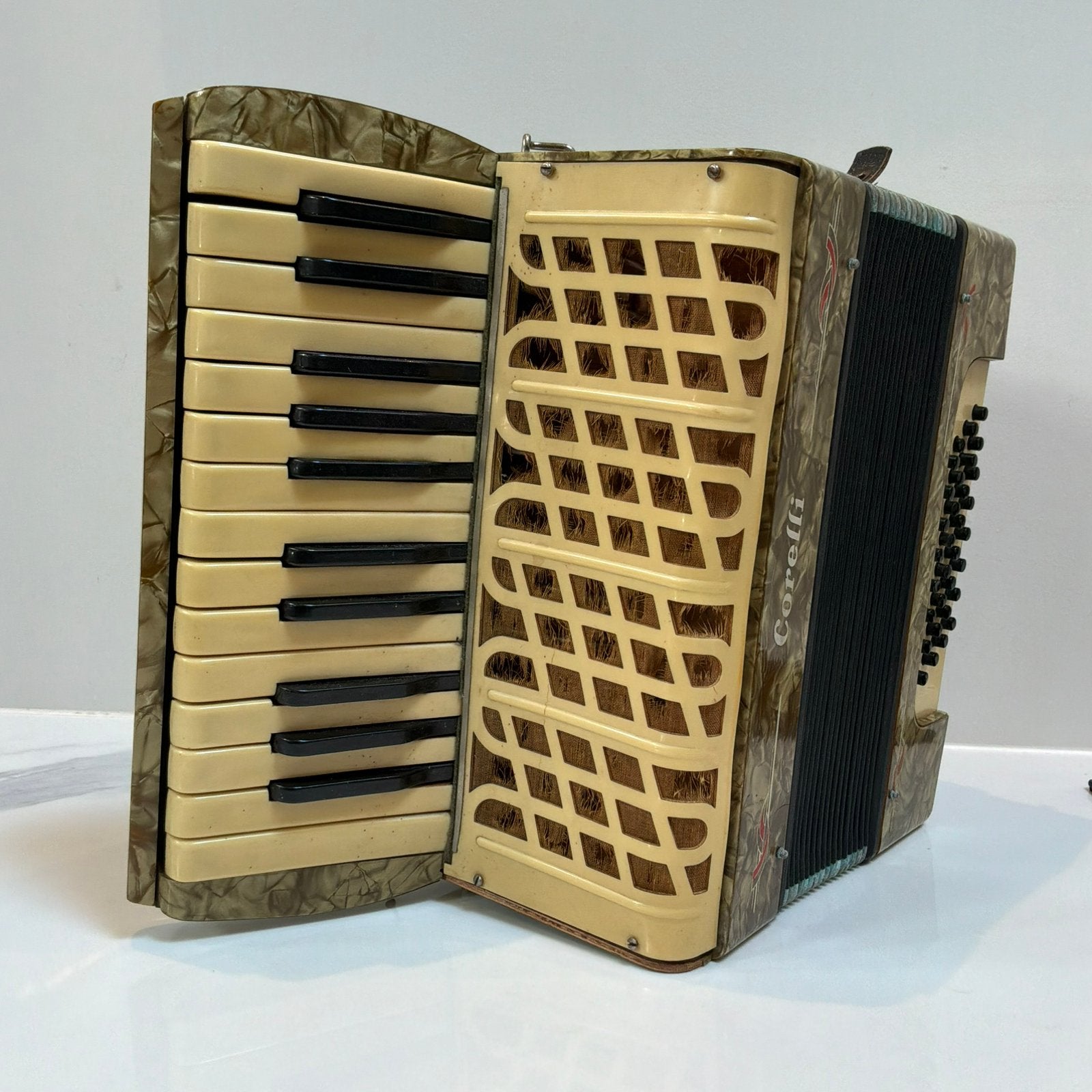 Corelli Accordeon (toetsen model), Ophalen of Verzenden, Zo goed als nieuw, Overige merken, Met riemen