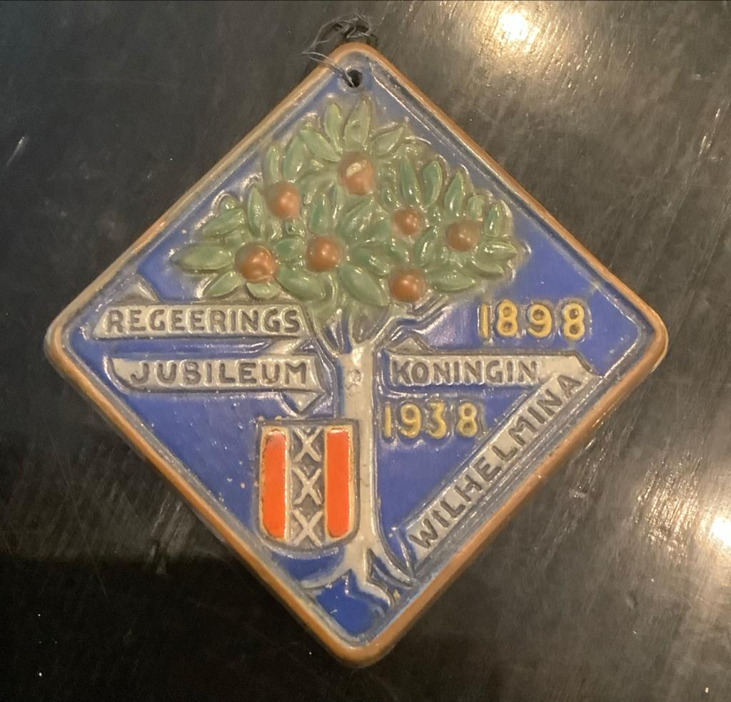 Regeringsjubileum Koningin Wilhelmina 1898-1938 tegeltje, Ophalen of Verzenden, Gebruikt, Nederland, Overige typen
