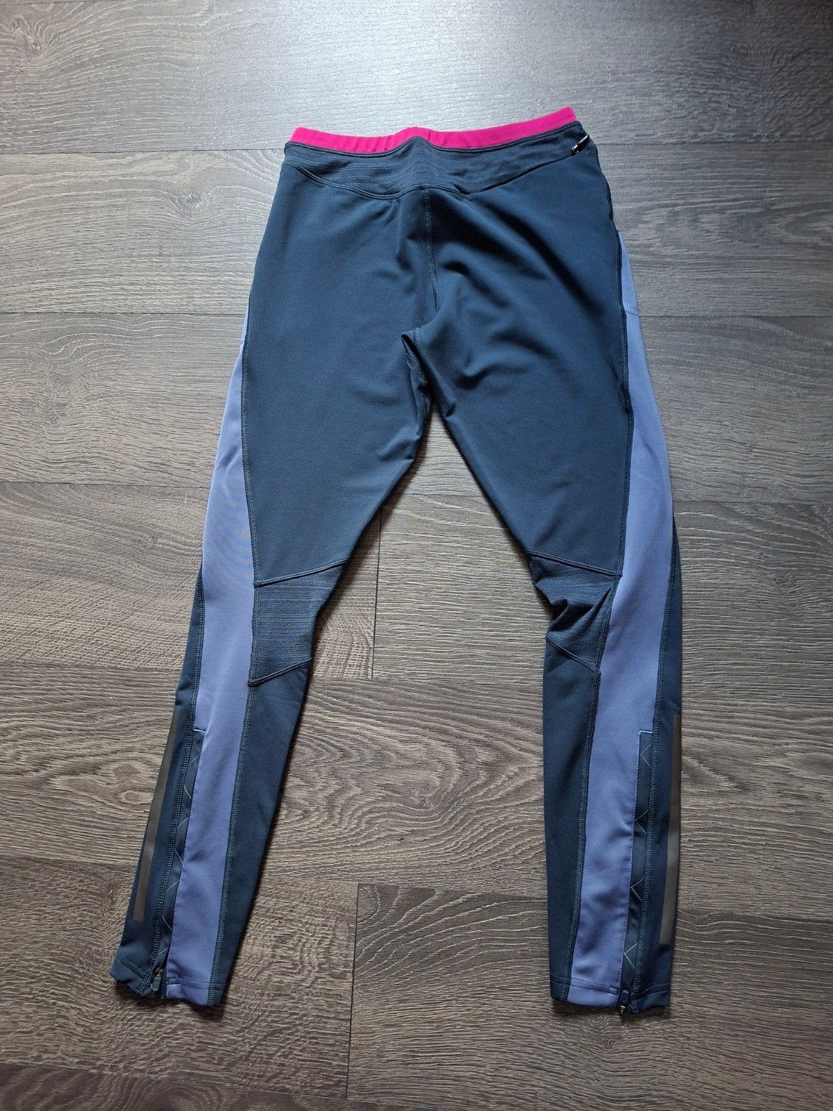 Adidas hardloopset: roze jasje en grijze legging € 30,00, Kleding | Dames, Adidas, Ophalen of Verzenden, Zo goed als nieuw, Maat 36 (S)