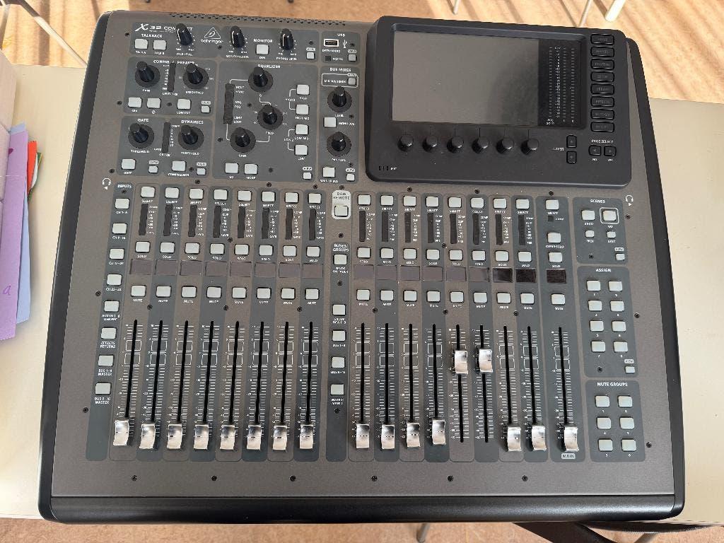 behringer x32 compact, Muziek en Instrumenten, Ophalen, Zo goed als nieuw, 20 kanalen of meer, Microfooningang