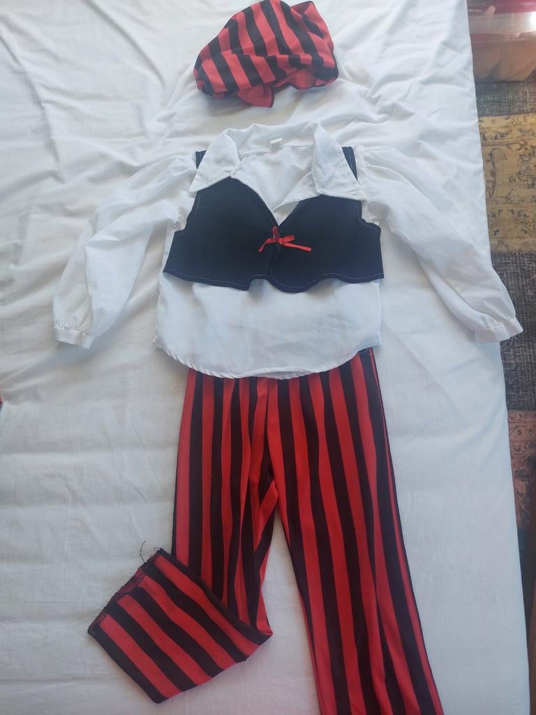 Piratenpak maat 116, Ophalen, Zo goed als nieuw, Maat 34 (XS) of kleiner
