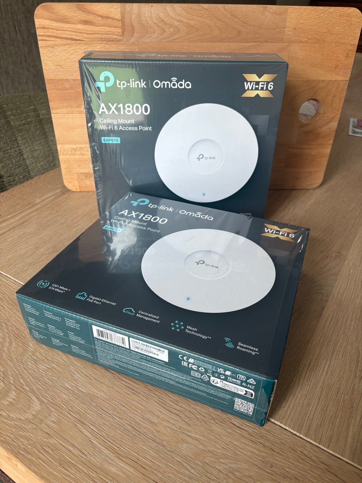 Foto 2 van TP-Link Omada EAP610 AX1800 Wi-Fi 6 Plafond Access Point