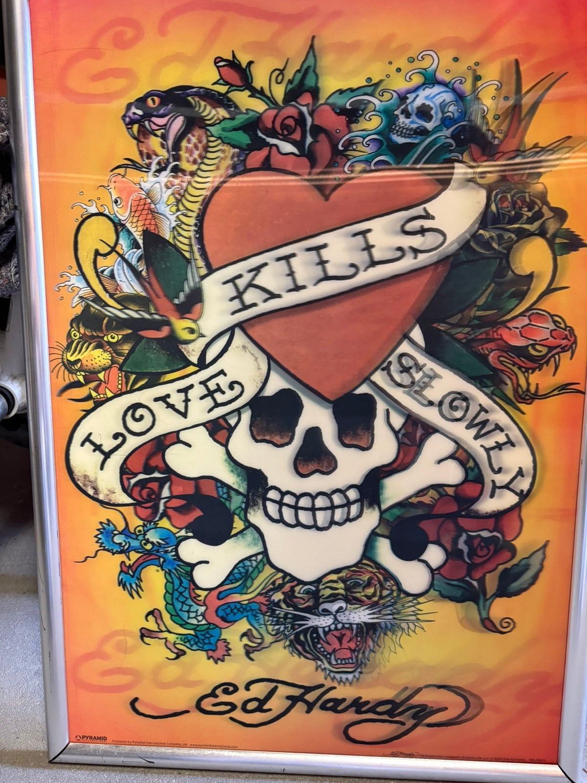 Ed Hardy love kills slowly holografische poster, Antiek en Kunst, Ophalen, Ingelijst, Overige materialen, Muziek