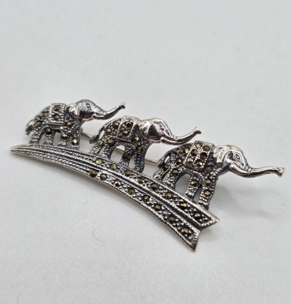 925 zilveren broche, olifanten met Marcasiet, Sieraden, Tassen en Uiterlijk, Broches, Nieuw, Ophalen of Verzenden, Nvt, Zilver