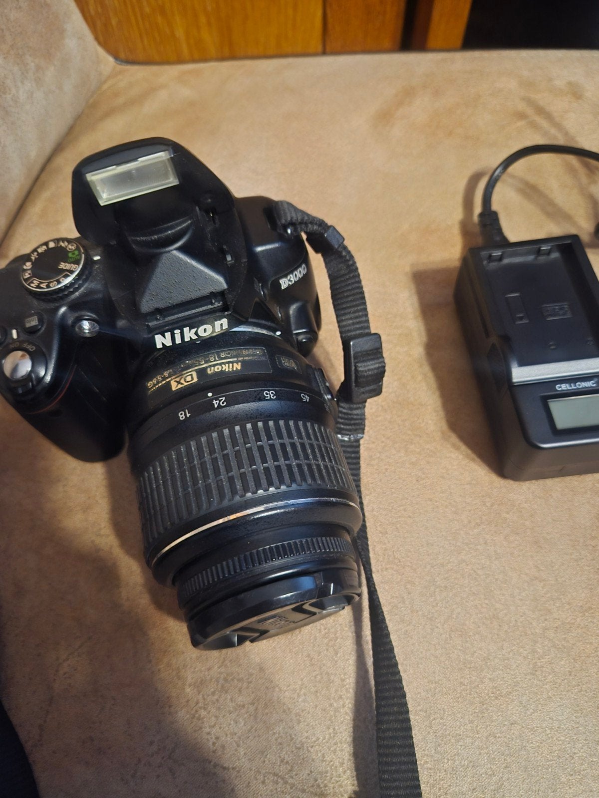 Nikon D3000 spiegelreflexcamera met lens en accessoires, Gebruikt, Spiegelreflex, Ophalen of Verzenden, 4 t/m 7 keer
