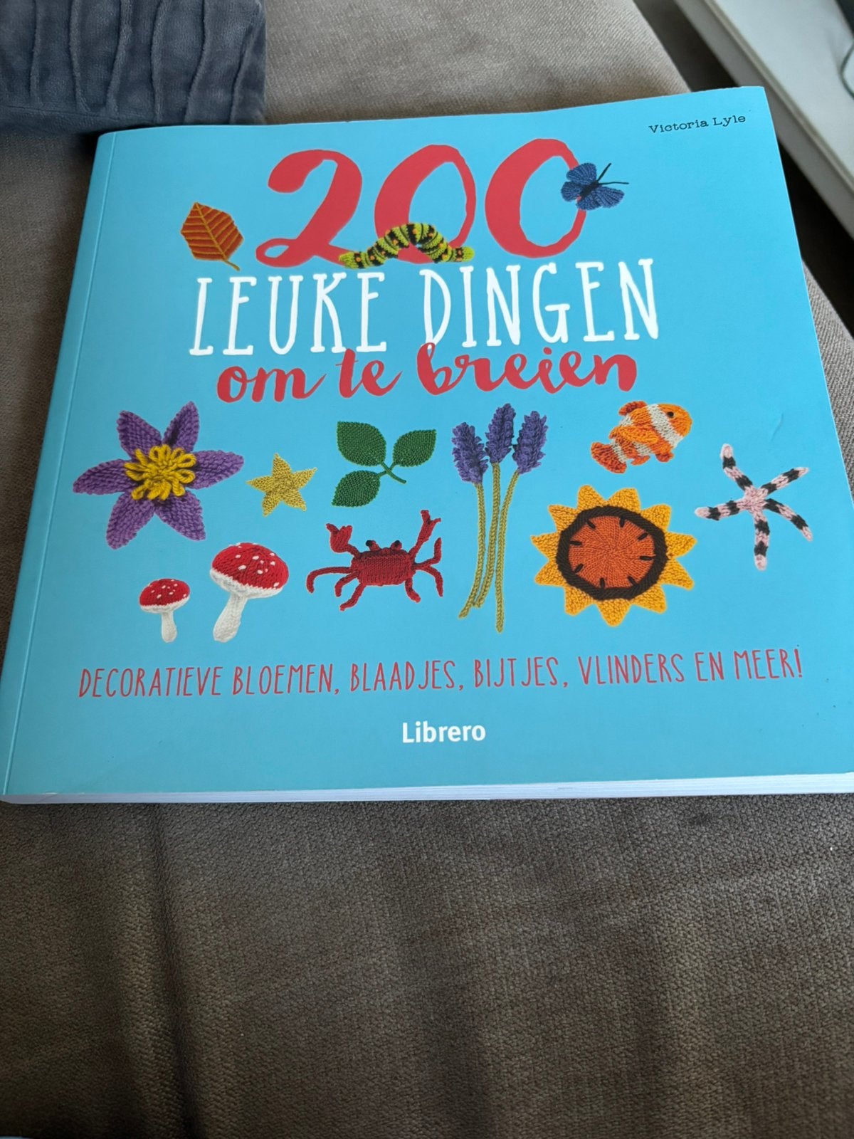 200 leuke dingen om te breien, Hobby en Vrije tijd, Breien en Haken, Ophalen of Verzenden, Zo goed als nieuw, Breien, Patroon of Boek