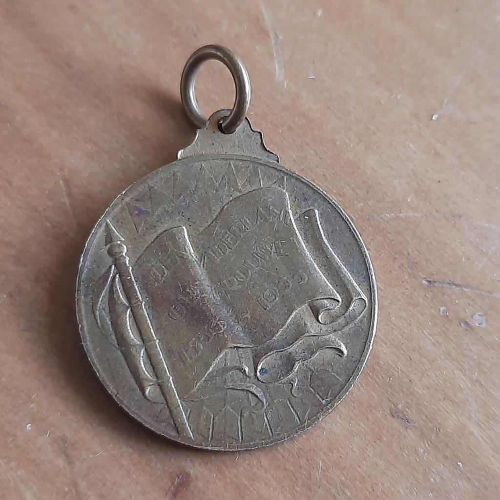 Medaille Willem van Oranje 1533-1933, Verzamelen, Koninklijk Huis en Royalty, Ophalen of Verzenden, Gebruikt
