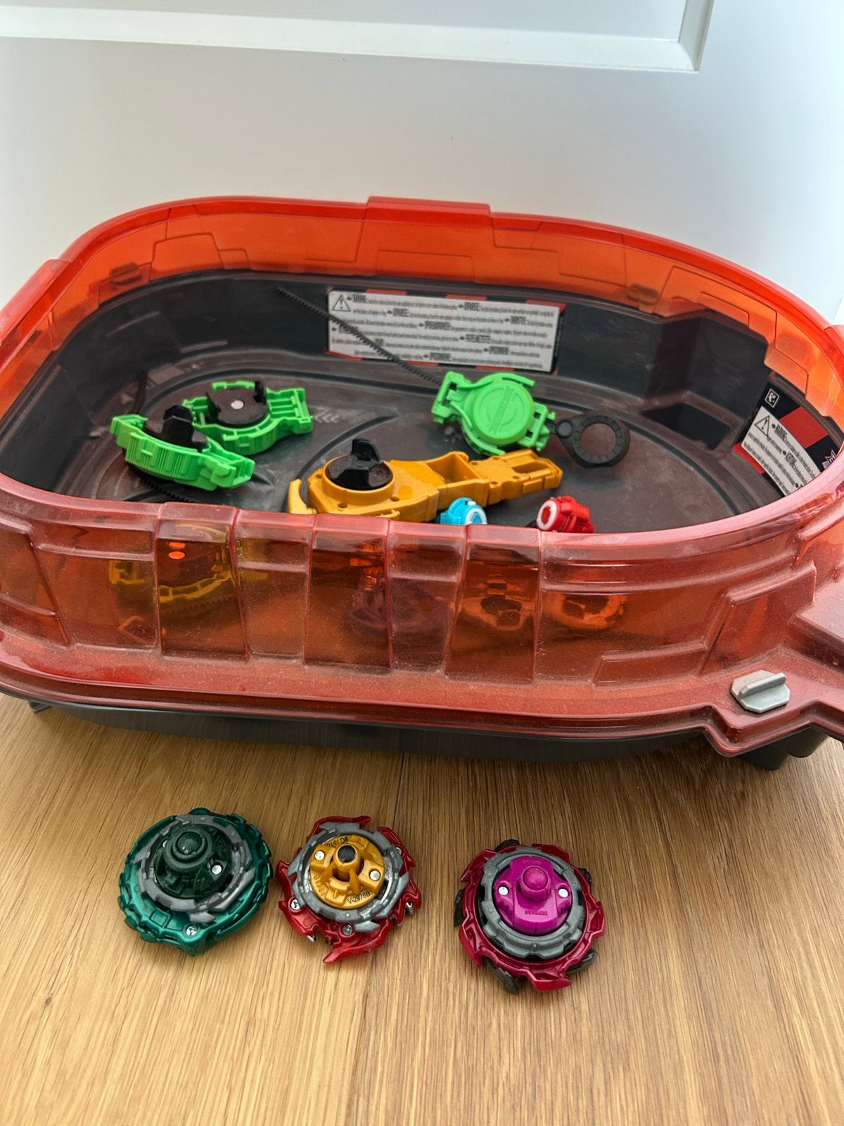Beyblade Burst Stadion met 3 Beyblades en Starters, Ophalen, Gebruikt, Jongen